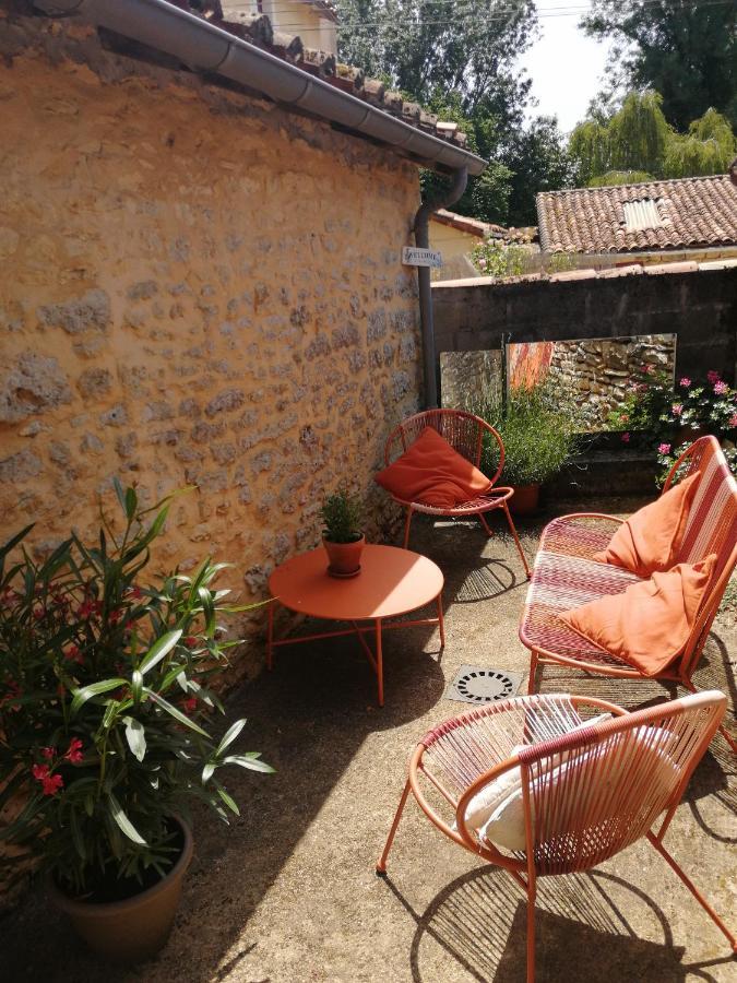 Traditional Stone Cottage Condac Buitenkant foto